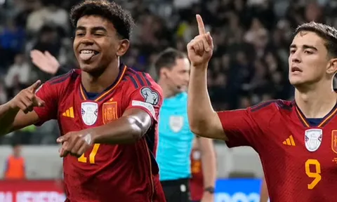 HLV khen tấm tắc thần đồng Barcelona