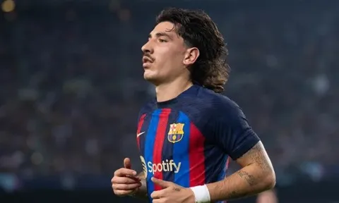 Người cũ Arsenal gợi ý cho Barca
