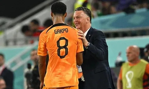 Man Utd ra quyết định giữa Gakpo và Ramos