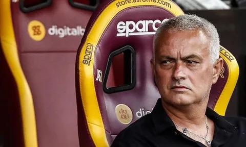 Ngồi ghế nóng, Carrick nhắc về Mourinho