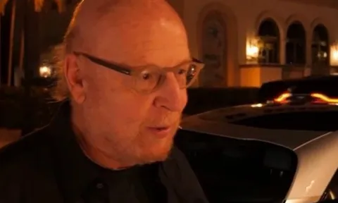 Avram Glazer lần đầu lên tiếng về việc bán Man Utd