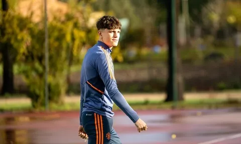 Caicedo 2.0 sẽ giúp Ten Hag chữa cháy giáo án tại M.U