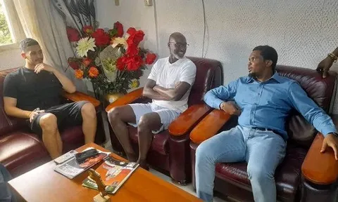 William Saliba được chào đón nồng nhiệt tại quê nhà