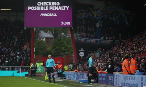 Liverpool được hưởng phạt đền, chuyên gia nói ngay quan điểm