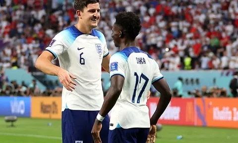 Maguire và chữ ký Ten Hag phải có