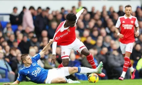 Sean Dyche khiến nỗi ác mộng nhiều năm trước trở lại với Arsenal