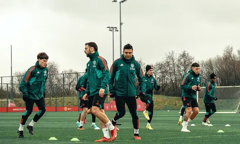3 cú hích xuất hiện; Thái độ dàn sao Man Utd trên sân tập
