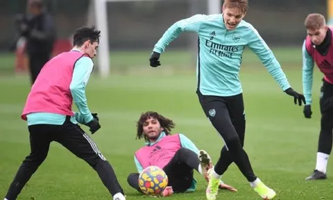 3 điều rút ra sau buổi tập của Arsenal: Patino được đưa lên bệ phóng