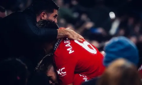 2 hình ảnh cho thấy tinh thần bất khuất của Man Utd