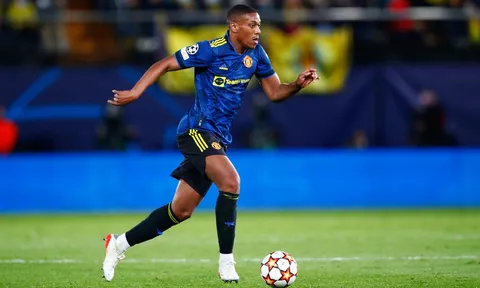 3 ngôi sao Lyon để Man Utd trao đổi với Martial
