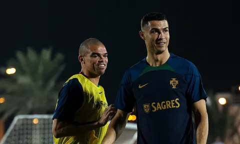 Rất nhanh chóng, 2 ông lớn từ chối Ronaldo
