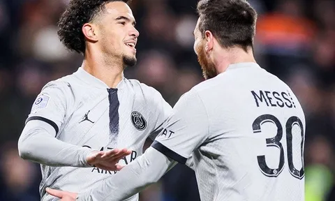 PSG đón kỷ lục gia ghi bàn trong ngày Mbappe chấn thương