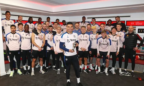 Ten Hag và toàn đội M.U hành động đẳng cấp với Casemiro