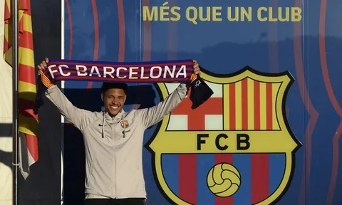 Vitor Roque được thầy cũ tán dương hết lời