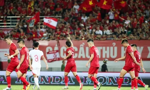 ‘Bẫy việt vị’ của HLV Troussier?
