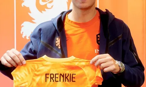 Tuyển thủ Hà Lan đặt tên con đầu lòng là Frenkie