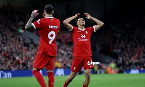 Tấn công xe buýt của Man United, 1 cổ động viên Liverpool "lãnh đủ"