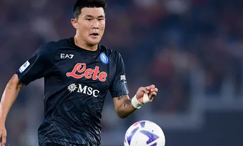 Thắng 3-0, "quái thú" thay Maguire được khen tới tấp
