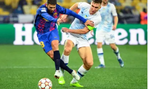 Xavi xác nhận hung tin về Raphinha