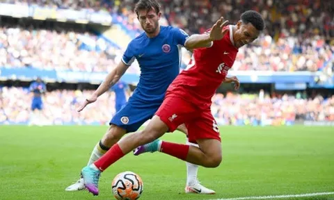 Alexander-Arnold bất ngờ với chiến thuật của Pochettino