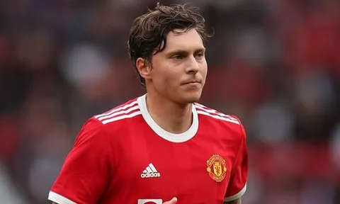 Pedro đáp trả những chỉ trích của người thầy cũ Jose Mourinho