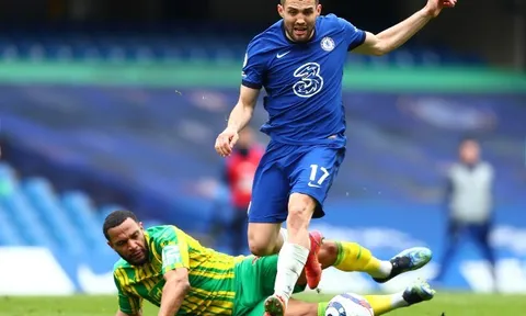 Biểu cảm choáng của Mbappe khi Martinez nhận giải