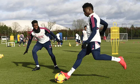 Đồng đội liên tục động viên Reece James sau tin dữ