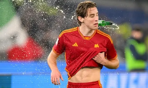 Sao trẻ AS Roma: "Họ ném chai bia vào đầu tôi"