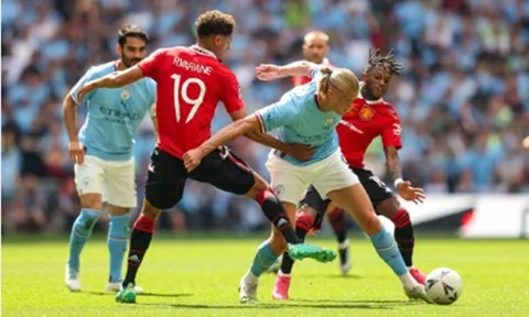 Mất bóng 10 lần, thảm họa tuyến giữa trên đường rời Old Trafford