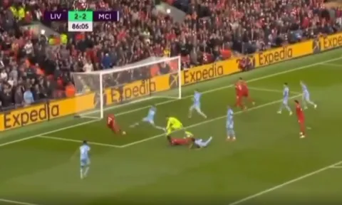 Beckham sa thải đồng đội cũ