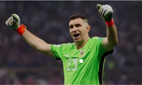 Aston Villa lên kế hoạch thay Emi Martinez sau những trò hề World Cup