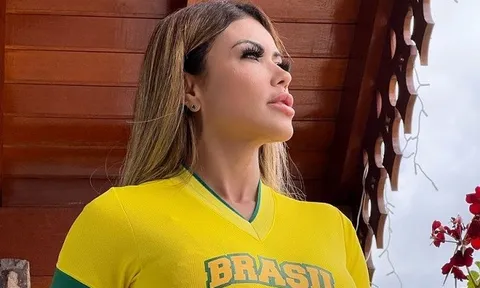 Người mẫu mê tuyển Brazil có lời hứa khiến NHM phấn khích