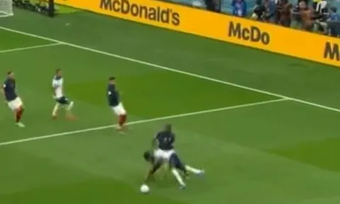 Rashford đi vào lịch sử Premier League