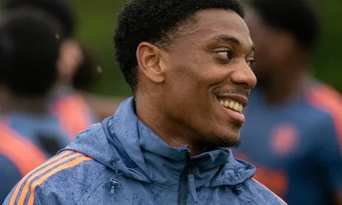 4 điểm nhấn sau buổi tập của Man Utd: Nụ cười Martial; Iqbal không ngại mưa rơi