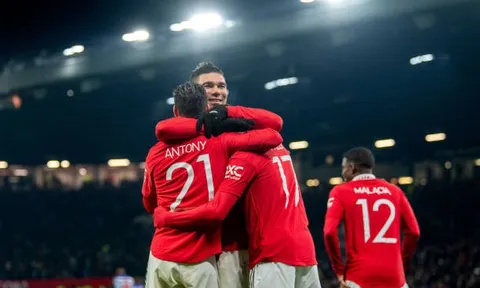 4 phút thần thánh, Casemiro đưa M.U vào vòng 16 đội