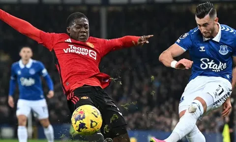Paul Ince khuyên sao trẻ M.U theo bước Declan Rice