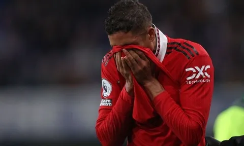 Ten Hag thông báo cú sốc Varane