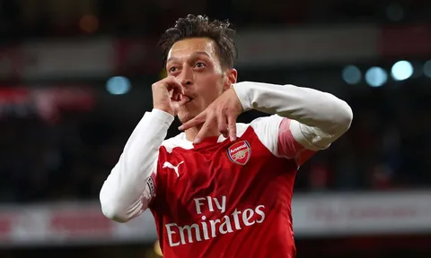 Cách Mesut Ozil thay đổi các vụ chuyển nhượng mức phí lớn