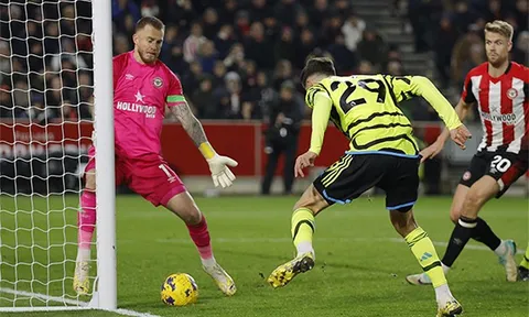 Thuyền trưởng PSV "phát cuồng" với 1 cầu thủ Arsenal