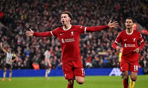 Curtis Jones ca ngợi màn trình diễn ấn tượng của Liverpool