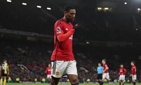 CĐV Man Utd có phản ứng tàn nhẫn với Martial