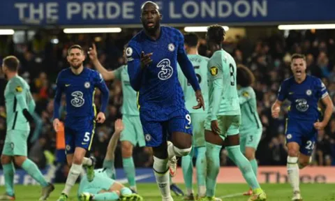 Tỷ phú Mỹ vung tiền mua gần 1 triệu cổ phiếu Man Utd