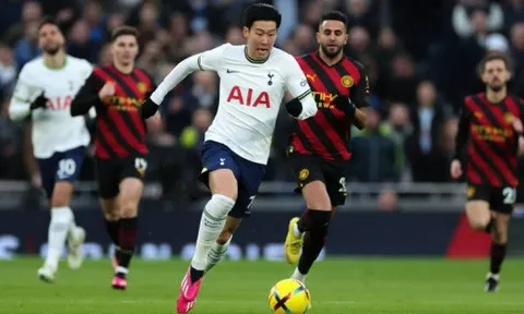 "Hàng công Tottenham rình rập như bầy kền kền"
