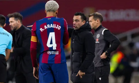 Ronald Araujo ca ngợi Xavi hết lời