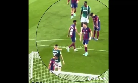Lewandowski nổi đóa với đàn em