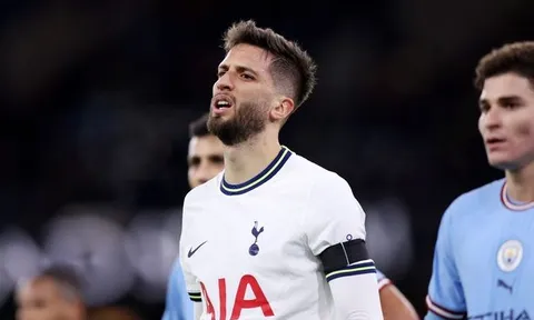 Gary Lineker 'đá xéo' Tottenham sau màn trình diễn thảm họa ở hiệp hai