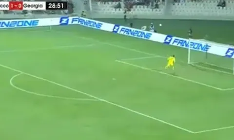 Hành động đẳng cấp của Grealish
