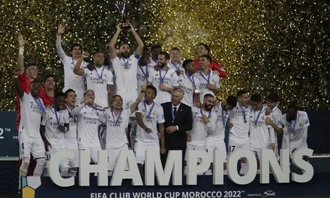 Tỏa sáng rực rỡ, Benzema chạm cột mốc mới tại Real