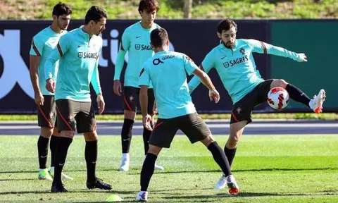Màn trả đũa của Salah với Martinez và lời khẳng định từ tuyến giữa Liverpool