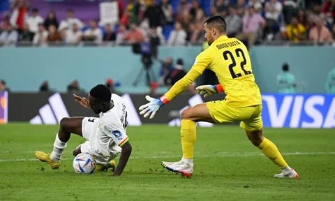 Bruno vẫn ra sân ở chung kết League Cup dù nhận thẻ đỏ ở bán kết